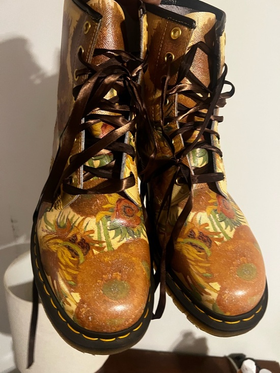 Dr. Martens Tan Leather Lace-Up Boots with Gold Hardware - Picture 3 of 10